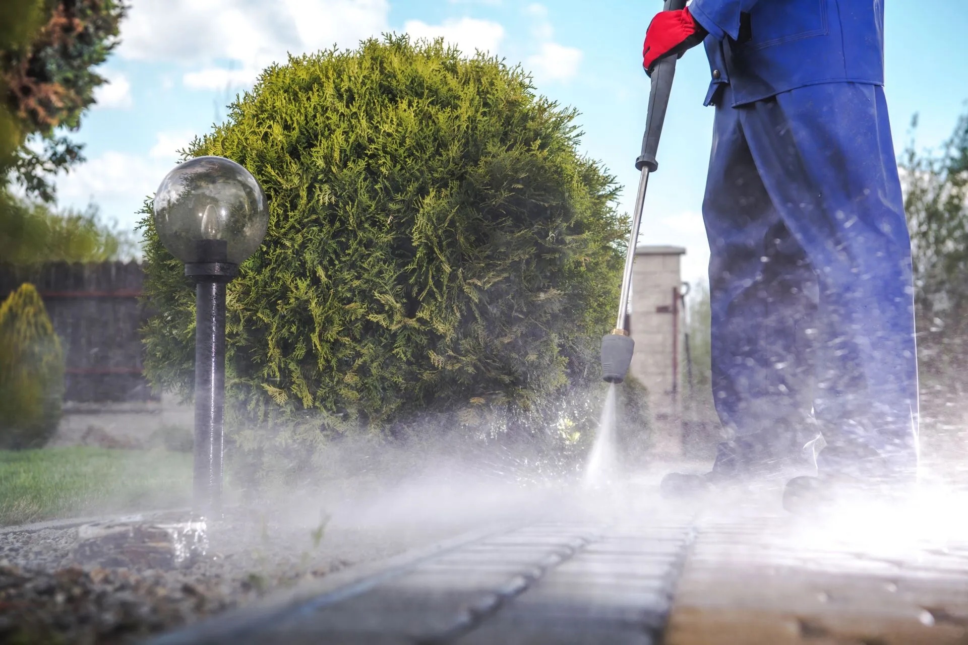 Read more about the article Pressure Washing & Power Washing: What Is The Difference?